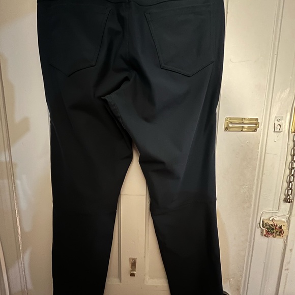 Lululemon ABC Trousers (Black, 31 waist) - Picture 8 of 8
